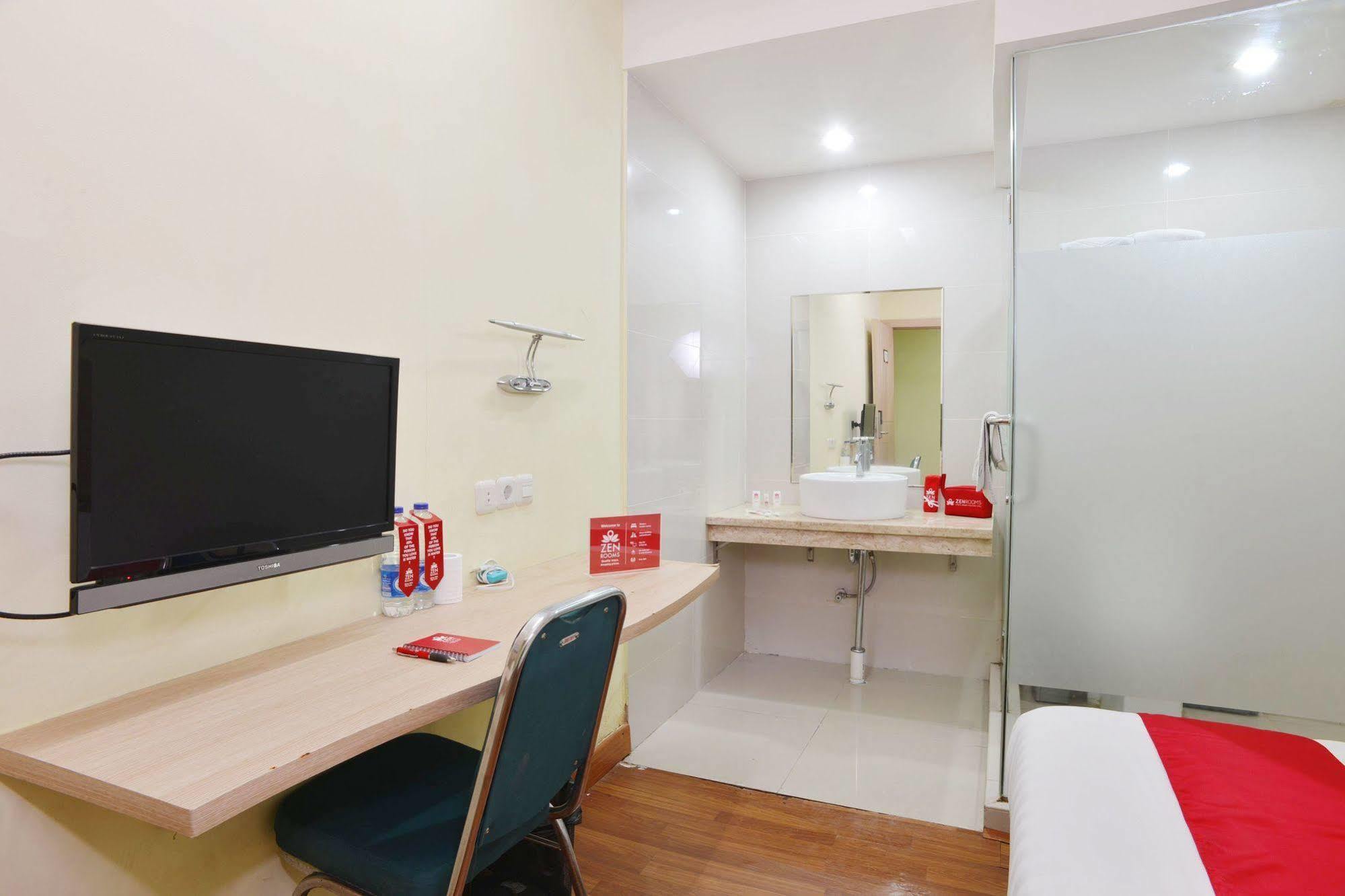 Zen Rooms Rujia Pecenongan ジャカルタ エクステリア 写真