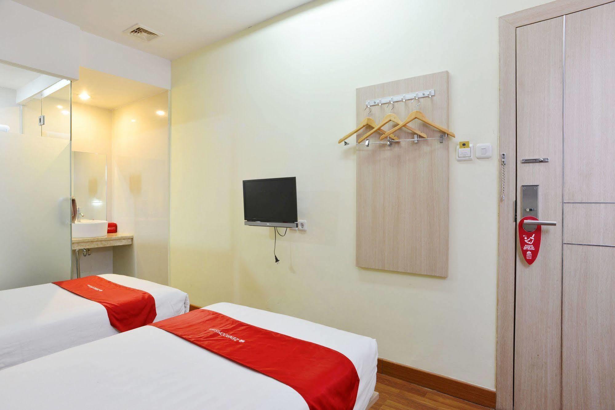 Zen Rooms Rujia Pecenongan ジャカルタ エクステリア 写真