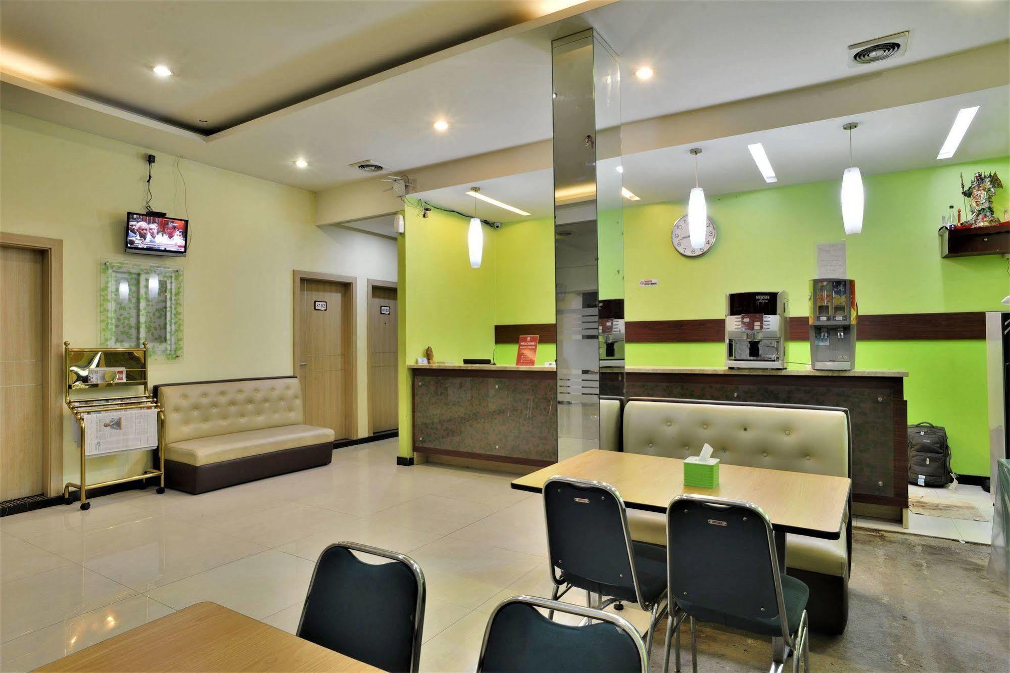 Zen Rooms Rujia Pecenongan ジャカルタ エクステリア 写真